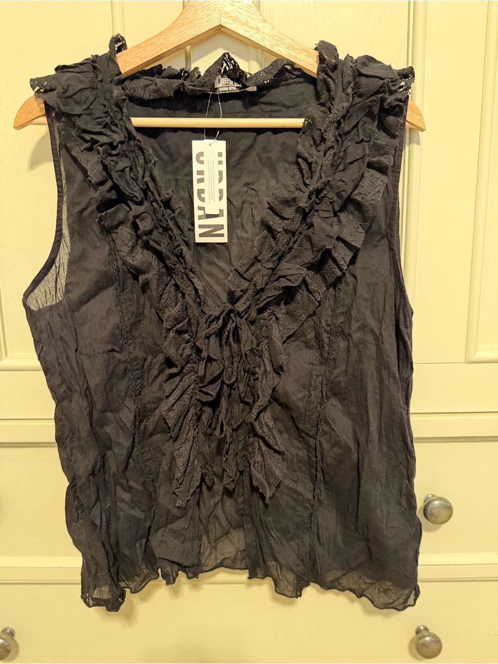Kimchi Blue Black Ruffled V-Neck Sleeveless Top